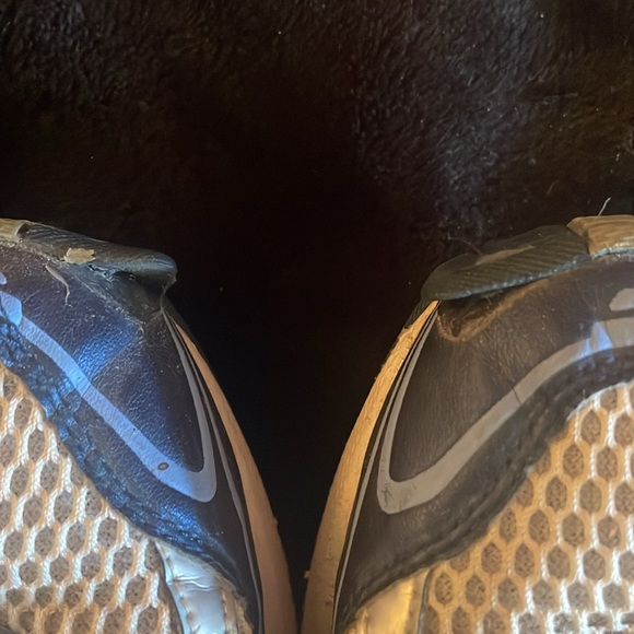 ASICS - Picture 3 of 6